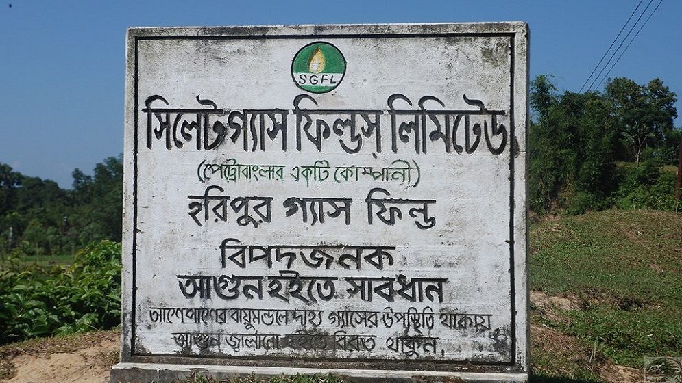 ভয়াবহ ঘূর্ণিঝড়ে বাংলাদেশ উপকূলে প্রায় ১৭ হাজার মানুষের প্রাণহানি ঘটে