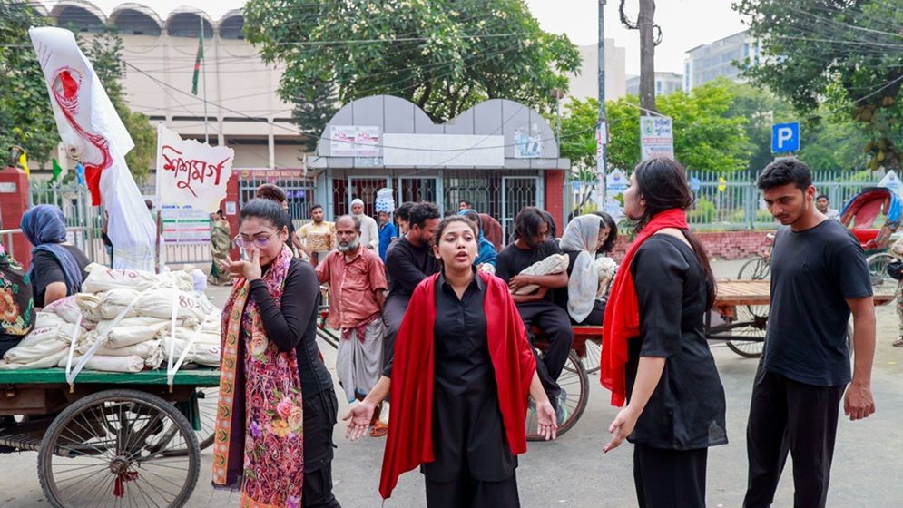 প্রাচ্যনাট-এর চলমান পারফরম্যান্স 'শিশুমর্গ'