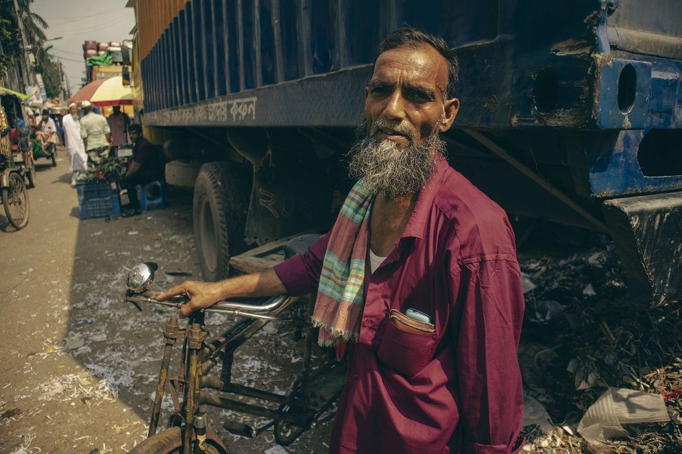 বাদামতলী: ঢাকার সবচেয়ে বড় ফলের পাইকারি বাজার