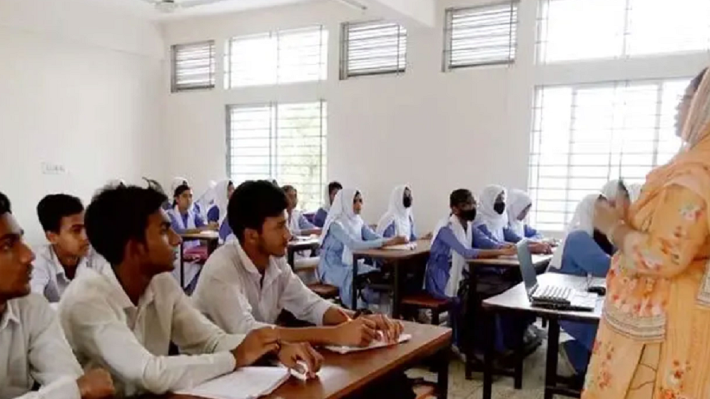 দক্ষতা না মানবিকতা—কেন এই মিথ্যা দ্বন্দ্ব?