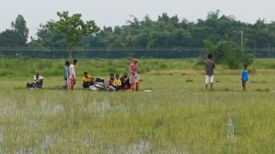 নো ম্যান্স ল্যান্ডে আটকে পড়া দেশহীন মানুষ এবং আমাদের বিবেকবোধ