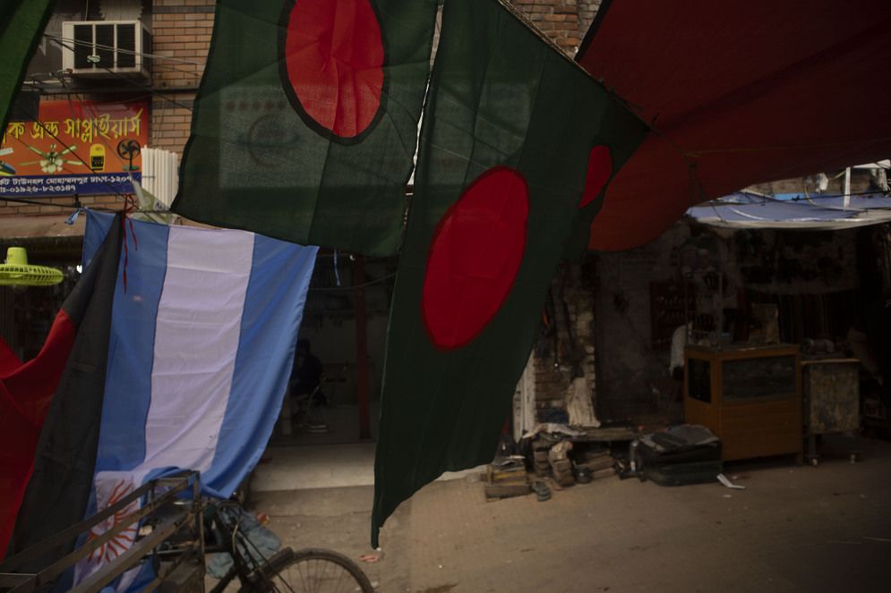 বিশ্বকাপ ফুটবলে মেতেছে বাংলাদেশ