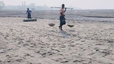মরুকরণের পদধ্বনি শুনি
