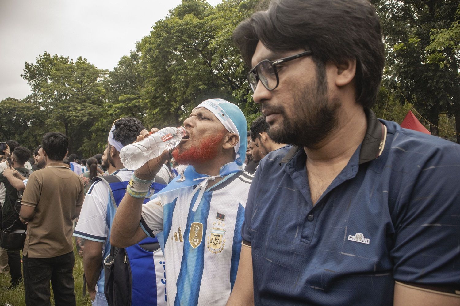 আর্জেন্টিনা আর মেসি উন্মাদনা টিএসসি চত্বরে