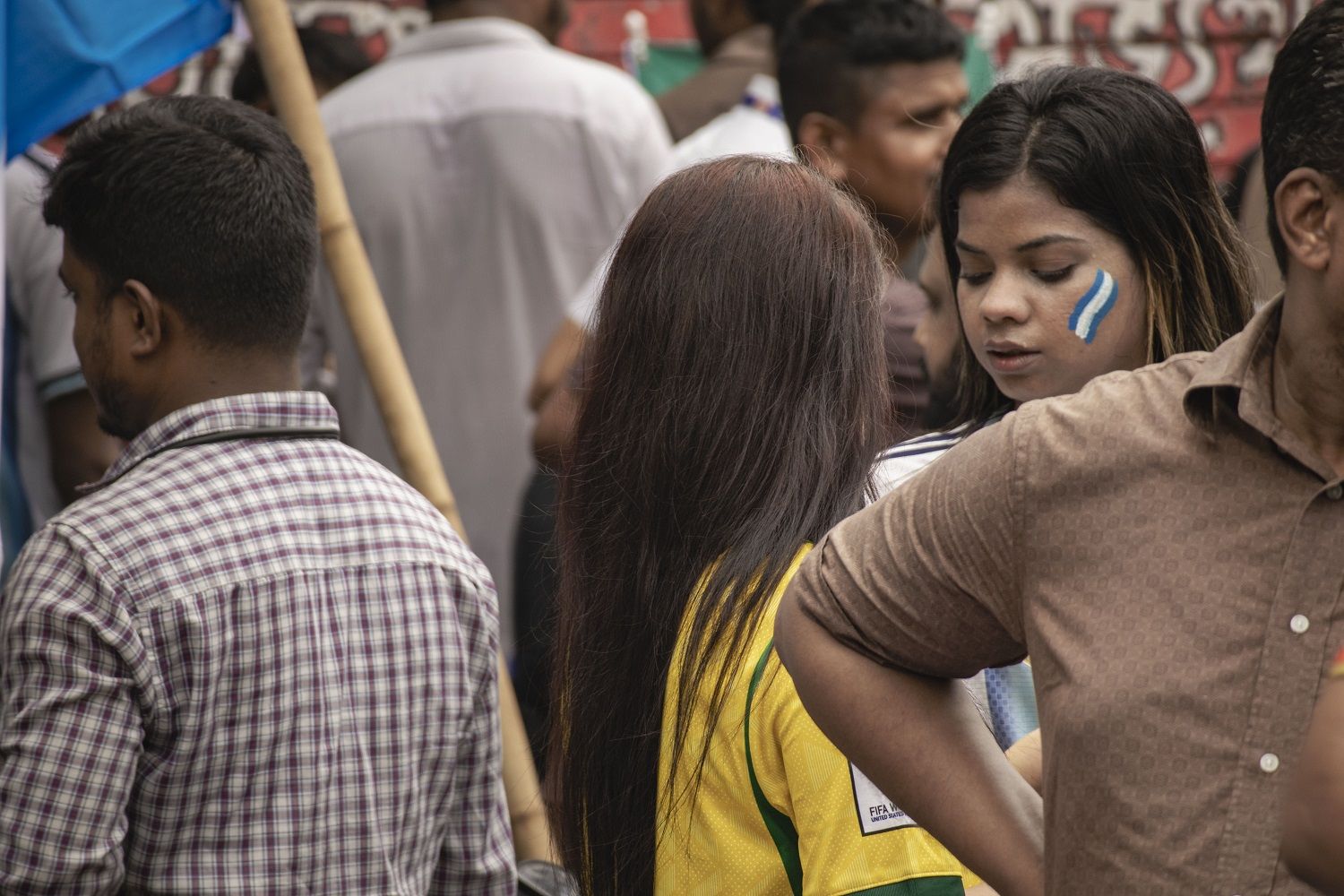 আর্জেন্টিনা আর মেসি উন্মাদনা টিএসসি চত্বরে