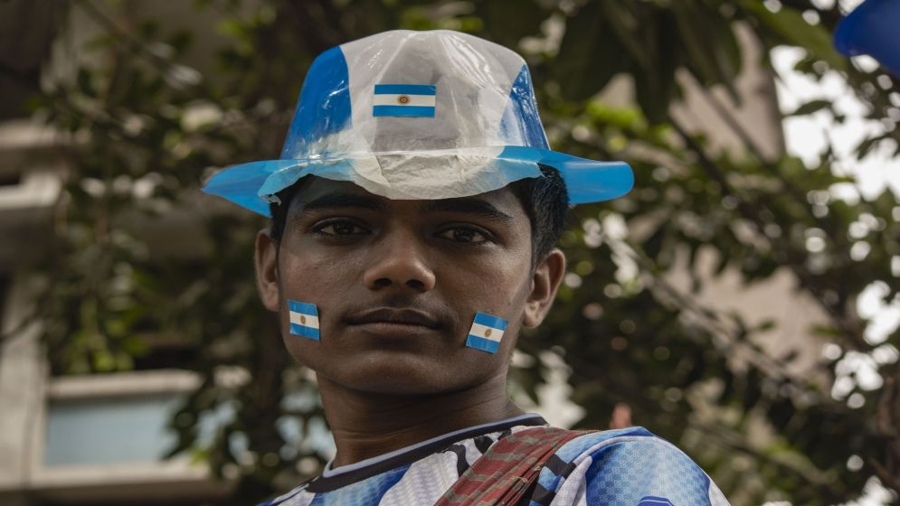 আর্জেন্টিনা আর মেসি উন্মাদনা টিএসসি চত্বরে