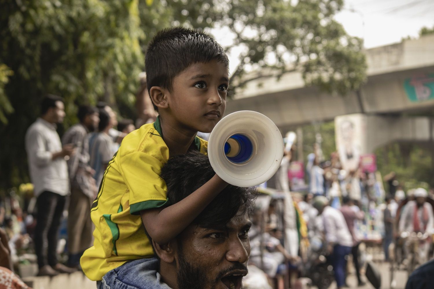 আর্জেন্টিনা আর মেসি উন্মাদনা টিএসসি চত্বরে