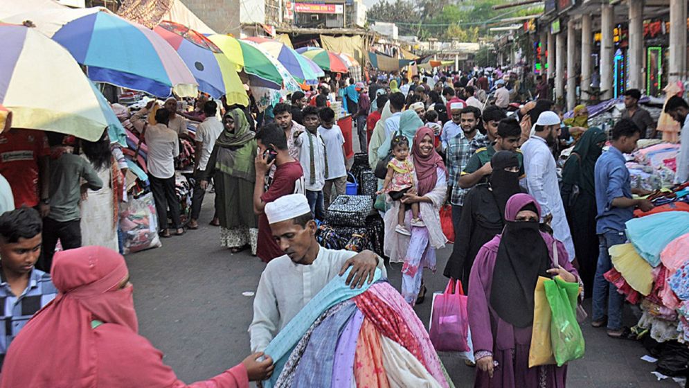 উন্নয়নের পোস্টার আর পেটের বাস্তবতা