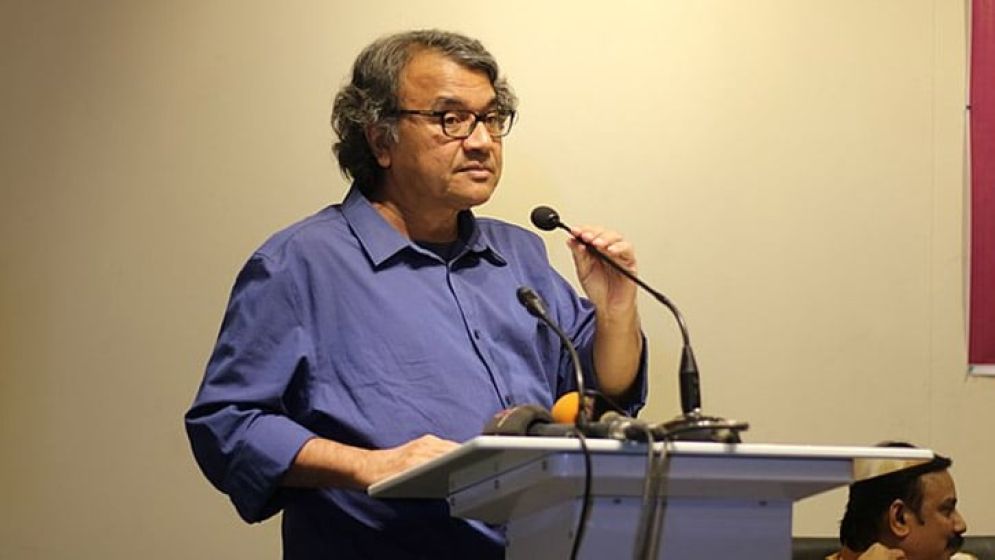 থার্ডক্লাস লেখক ও ফার্স্টক্লাস বিচারক
