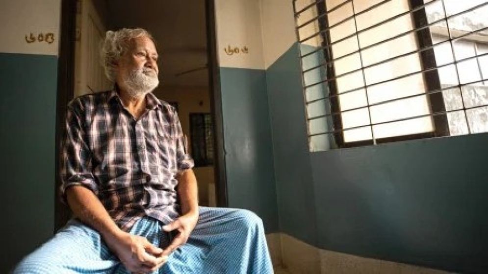 যে কখনো ছেড়ে যায় না