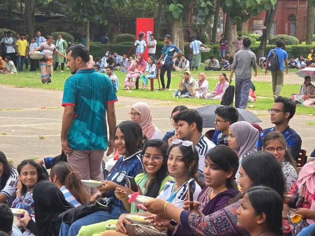 ঢাকা বিশ্ববিদ্যালয়ে নারী হেনস্তার প্রতিবাদ