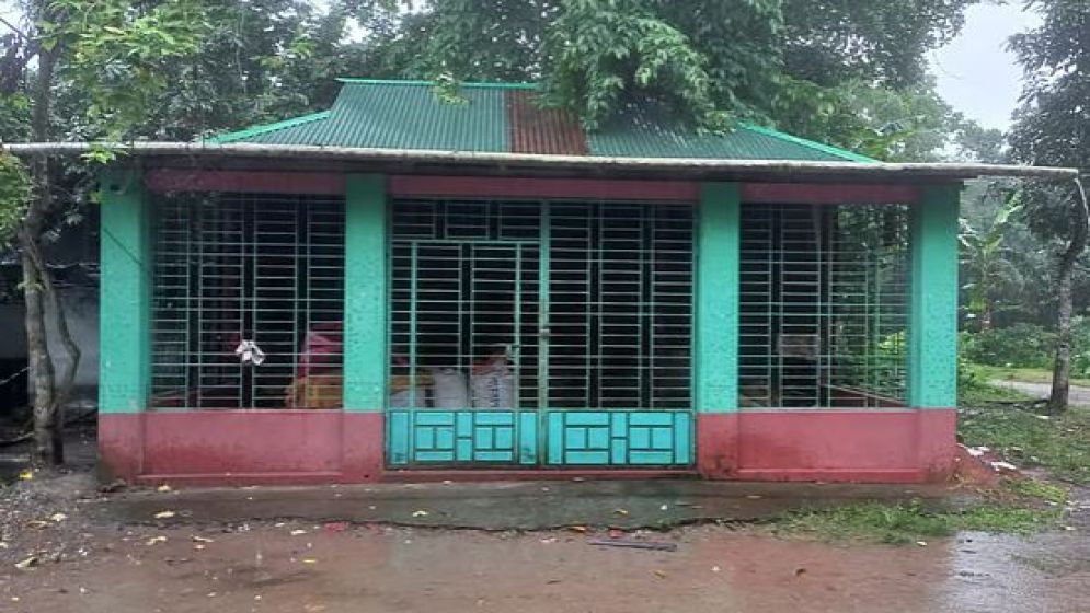 ময়মনসিংহে মন্দিরের তালা ভেঙে প্রতিমা ভাঙচুর