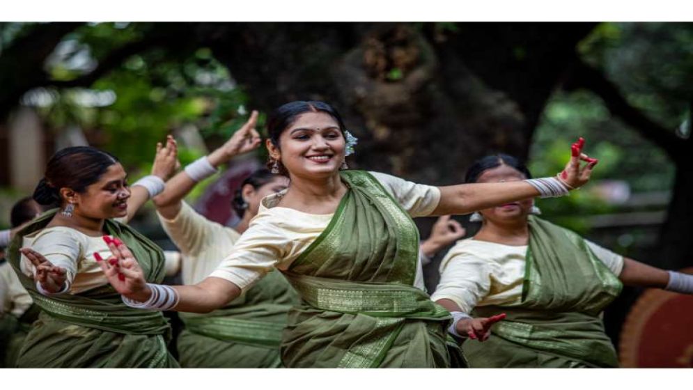 ঢাকা বিশ্ববিদ্যালয়ের চারুকলার বকুলতলায় বর্ষা উদযাপনে ‘ঘনঘটা-২’