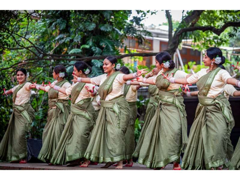 ঢাকা বিশ্ববিদ্যালয়ের চারুকলার বকুলতলায় বর্ষা উদযাপনে ‘ঘনঘটা-২’
