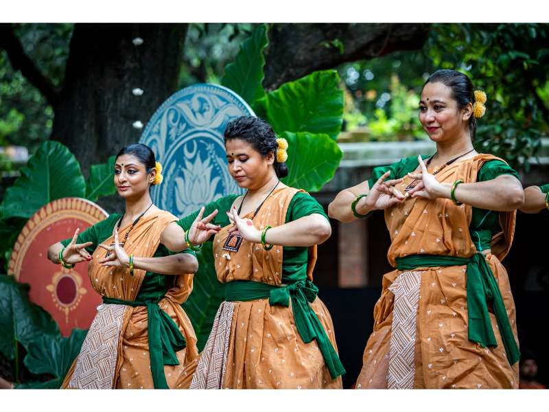 ঢাকা বিশ্ববিদ্যালয়ের চারুকলার বকুলতলায় বর্ষা উদযাপনে ‘ঘনঘটা-২’