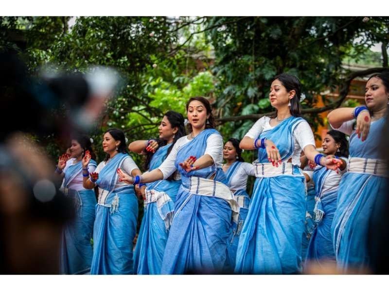 ঢাকা বিশ্ববিদ্যালয়ের চারুকলার বকুলতলায় বর্ষা উদযাপনে ‘ঘনঘটা-২’