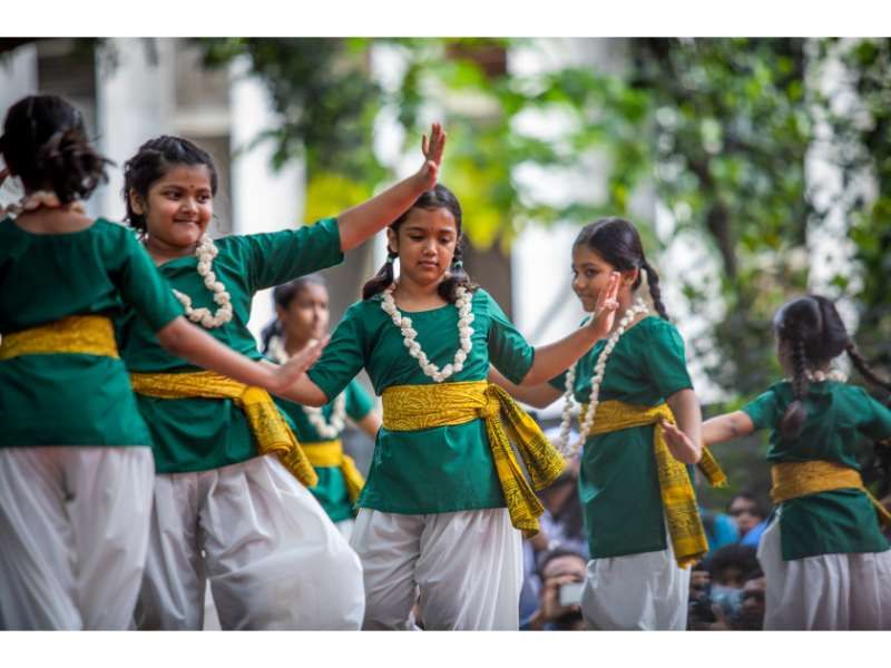 ঢাকা বিশ্ববিদ্যালয়ের চারুকলার বকুলতলায় বর্ষা উদযাপনে ‘ঘনঘটা-২’