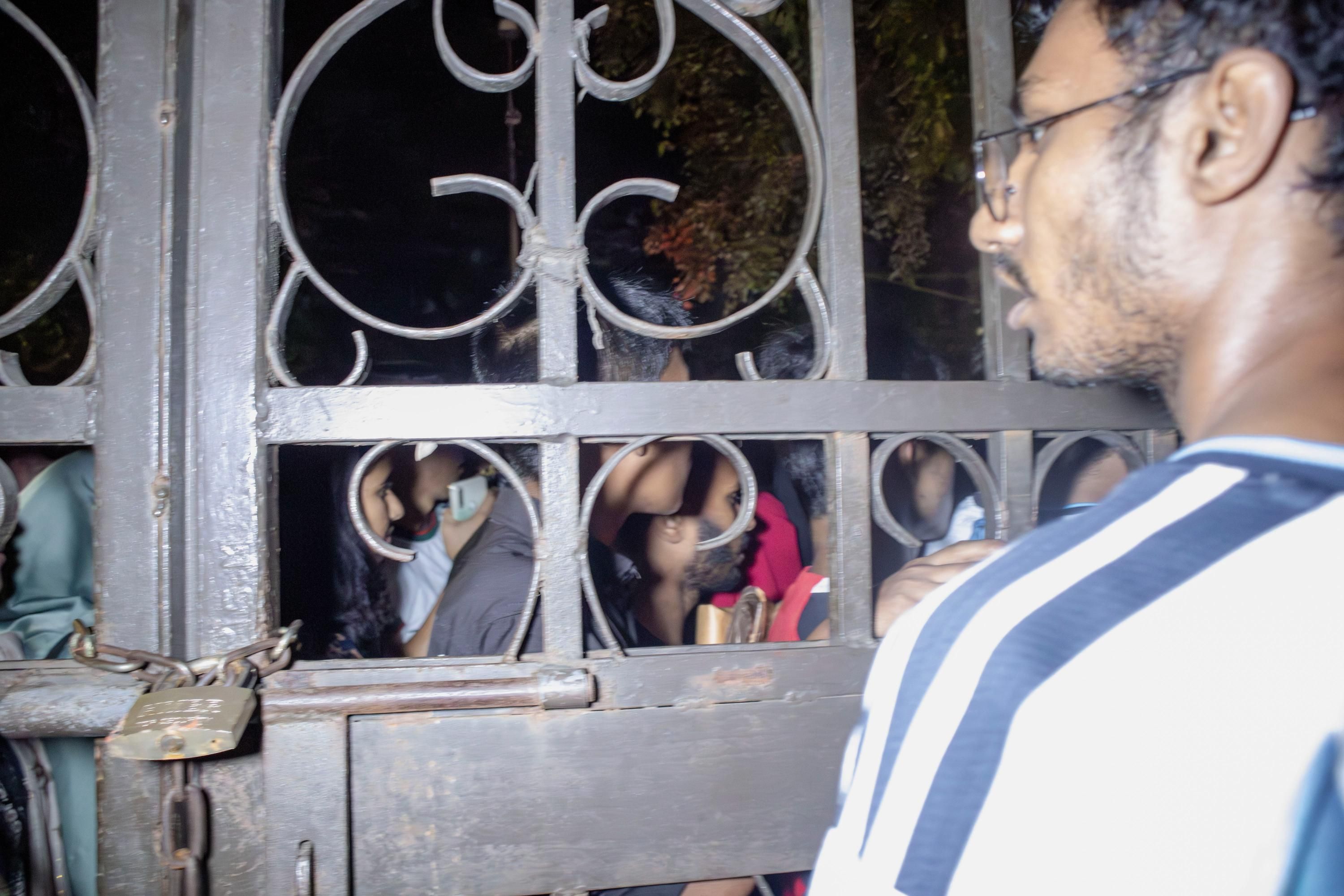 বিশ্বকাপ ফাইনালে ভাঙলো মিলনমেলা