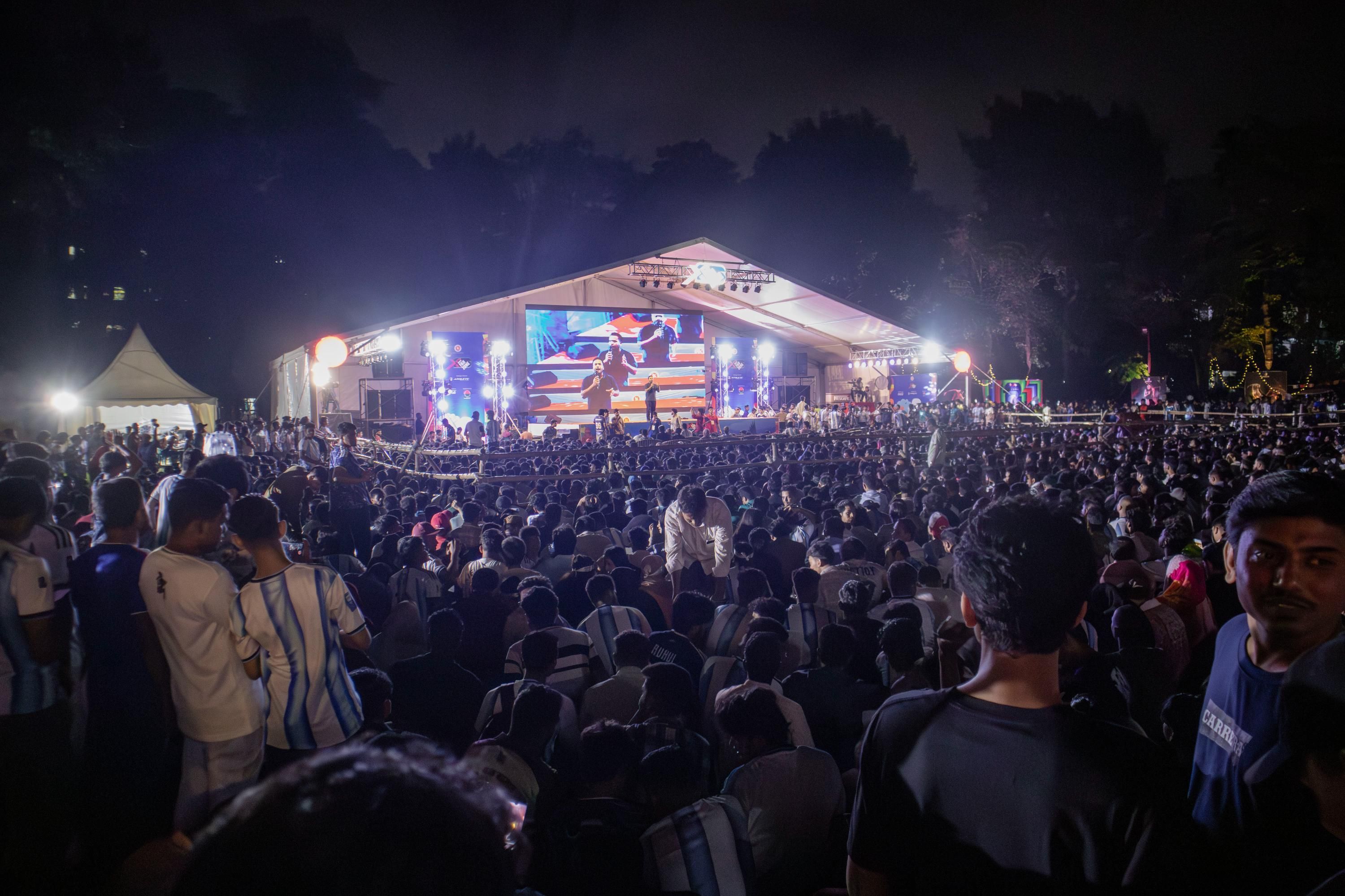 বিশ্বকাপ ফাইনালে ভাঙলো মিলনমেলা