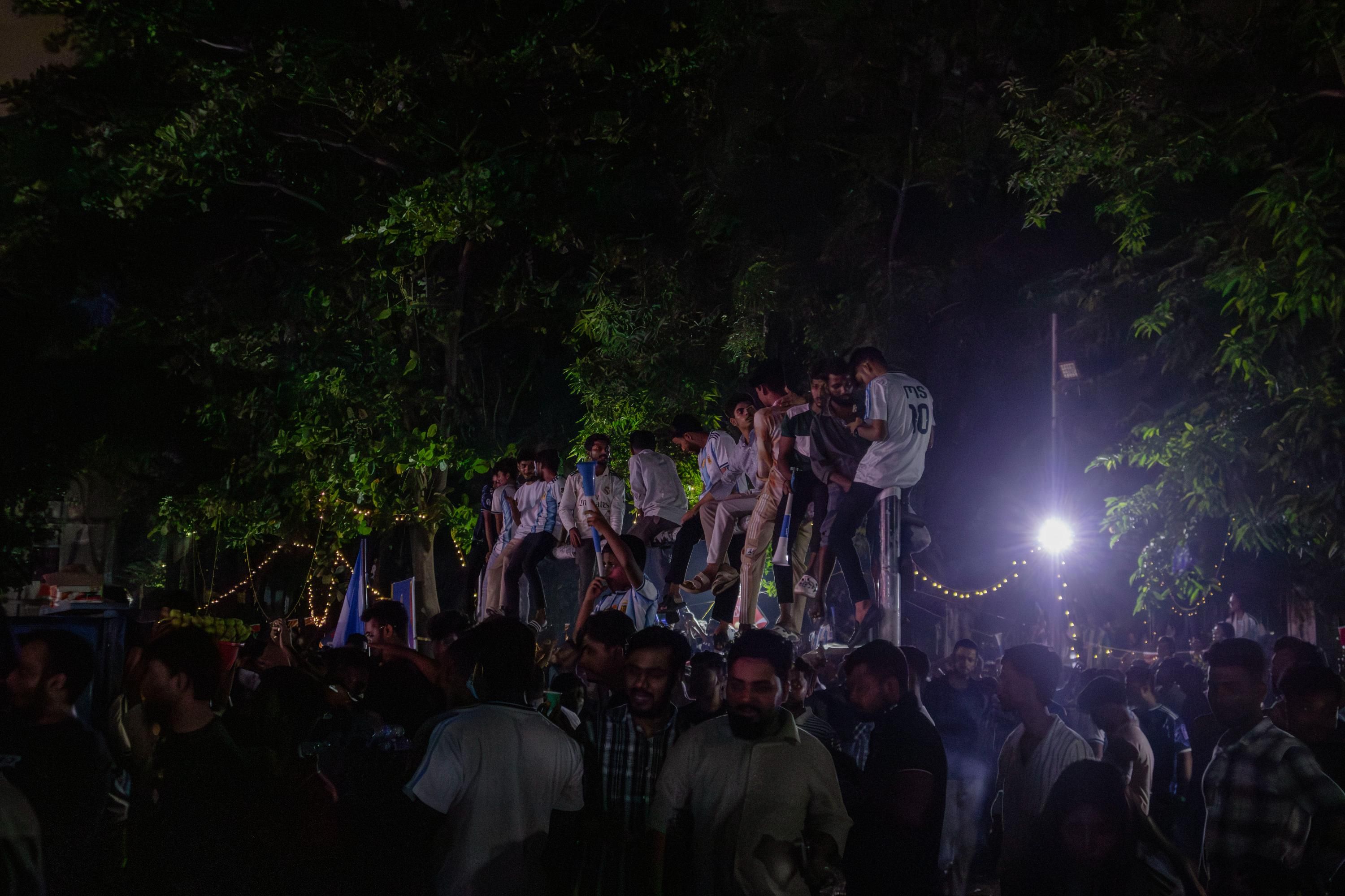 বিশ্বকাপ ফাইনালে ভাঙলো মিলনমেলা