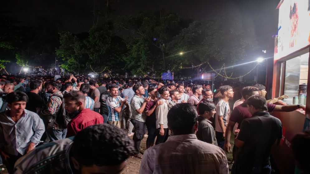 বিশ্বকাপ ফাইনালে ভাঙলো মিলনমেলা