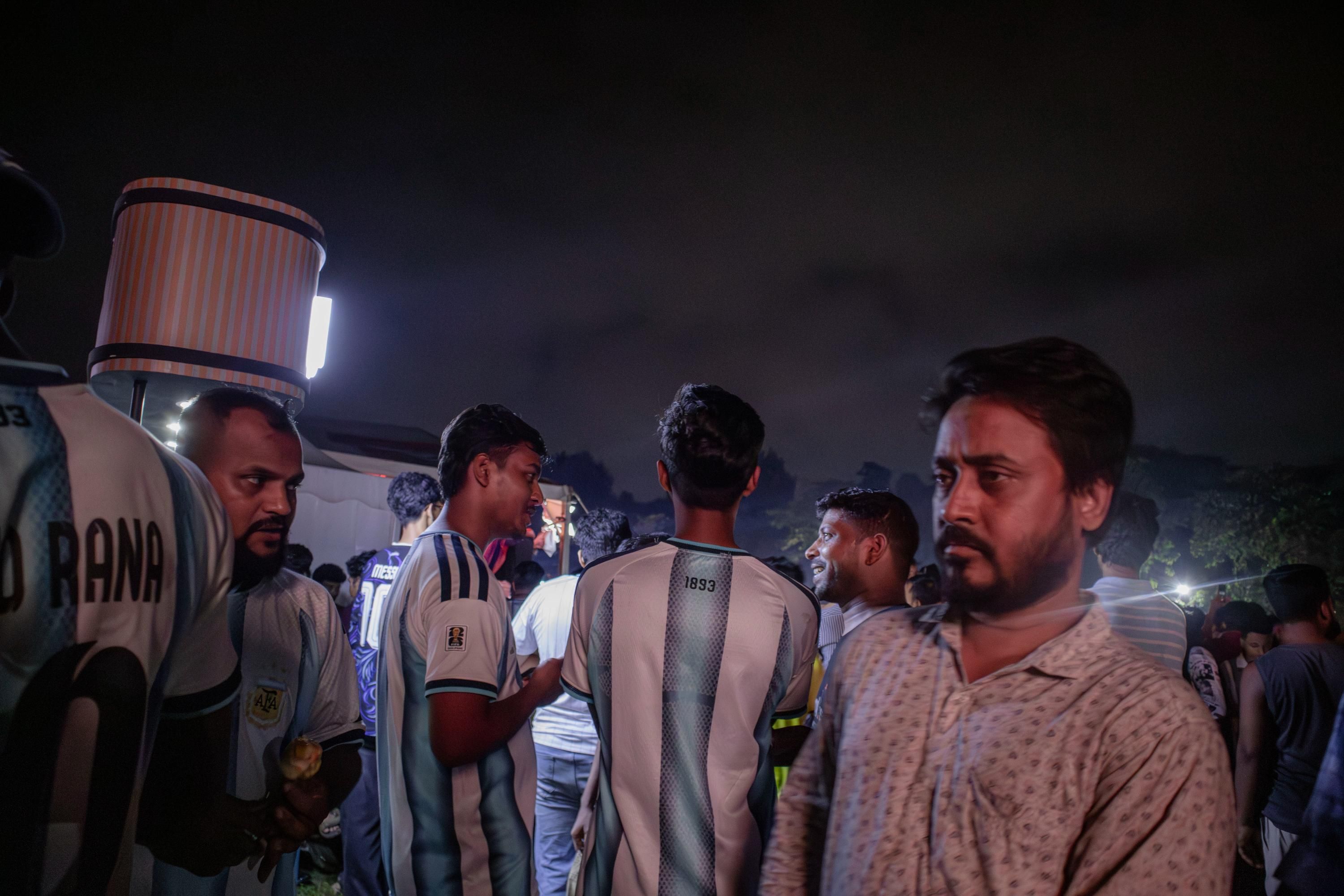 বিশ্বকাপ ফাইনালে ভাঙলো মিলনমেলা