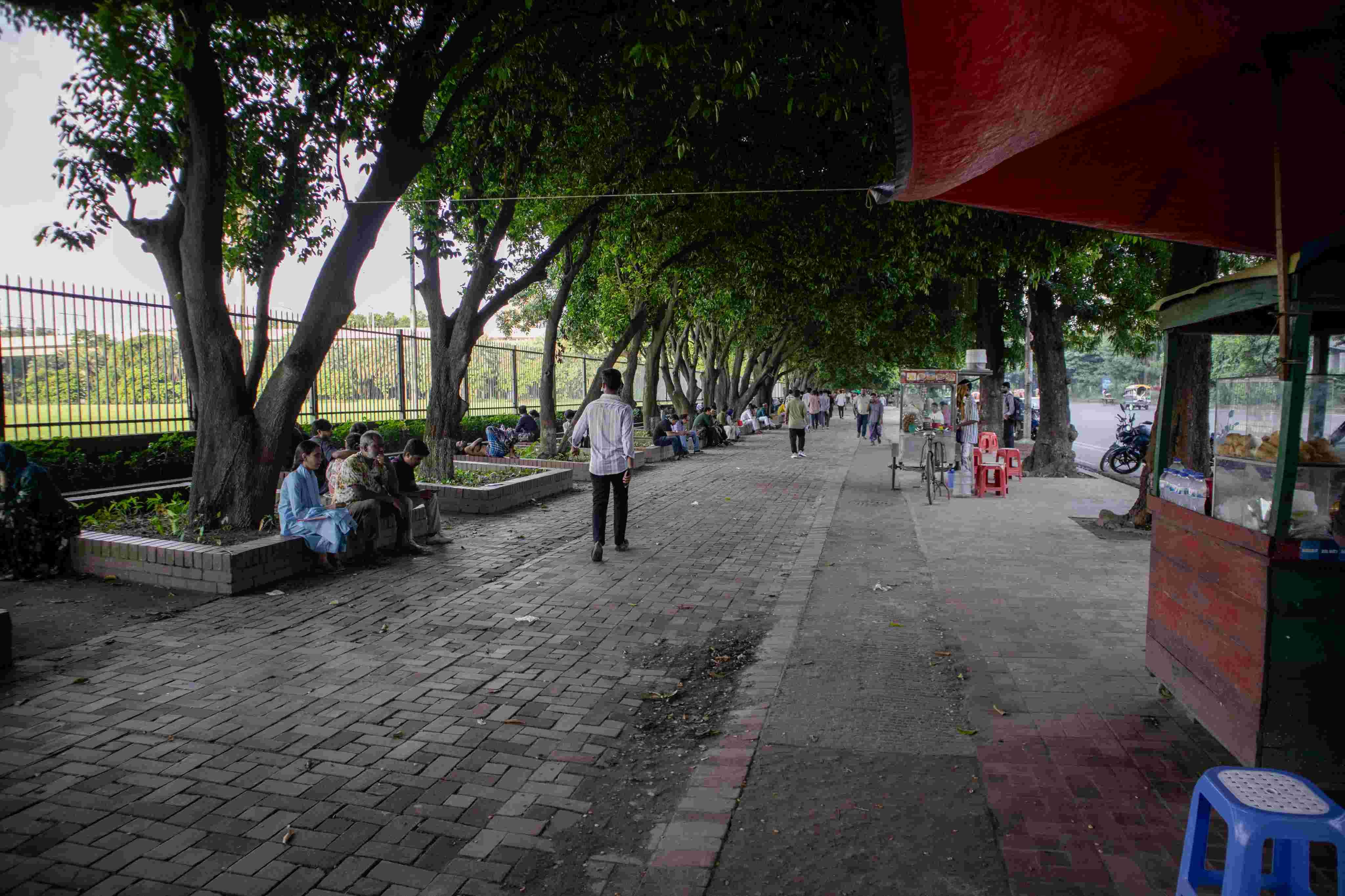 জাতীয় সংসদ ভবন ঘিরে বিচিত্র আয়োজন