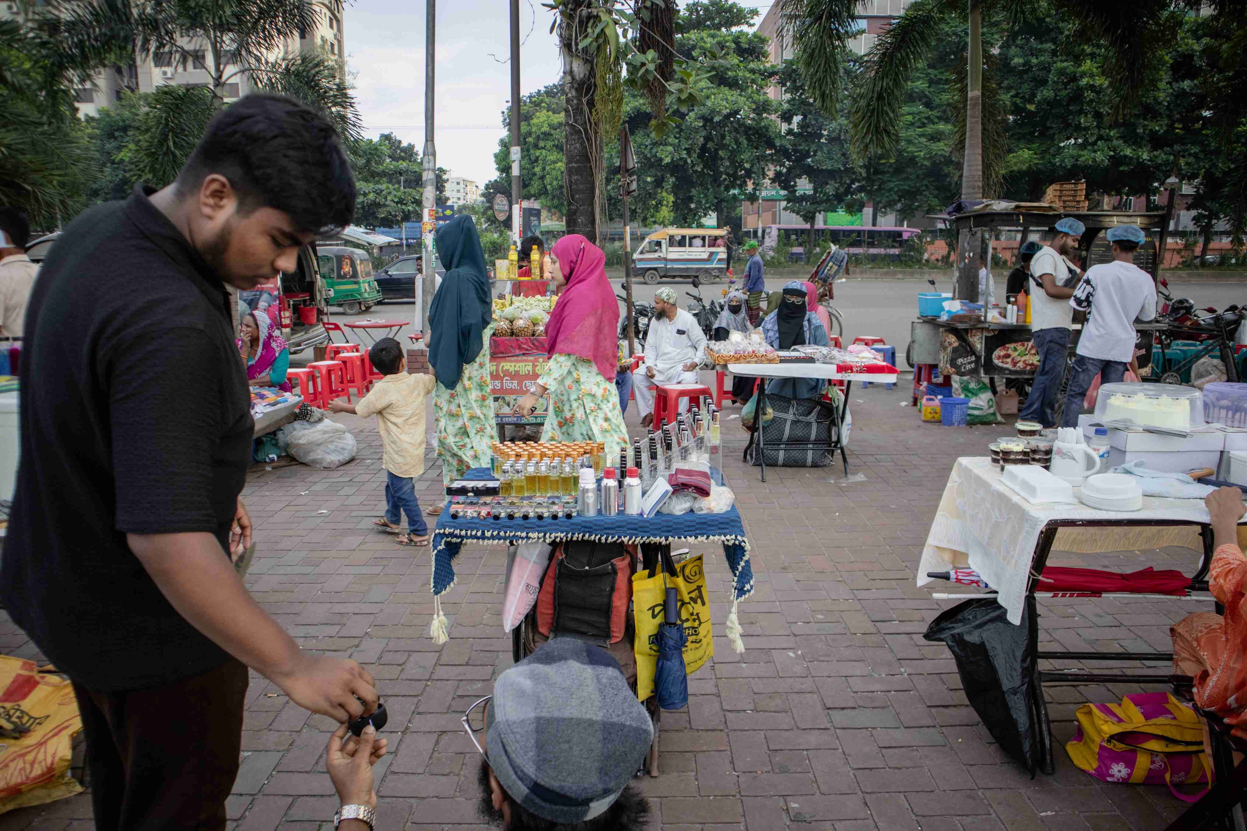জাতীয় সংসদ ভবন ঘিরে বিচিত্র আয়োজন
