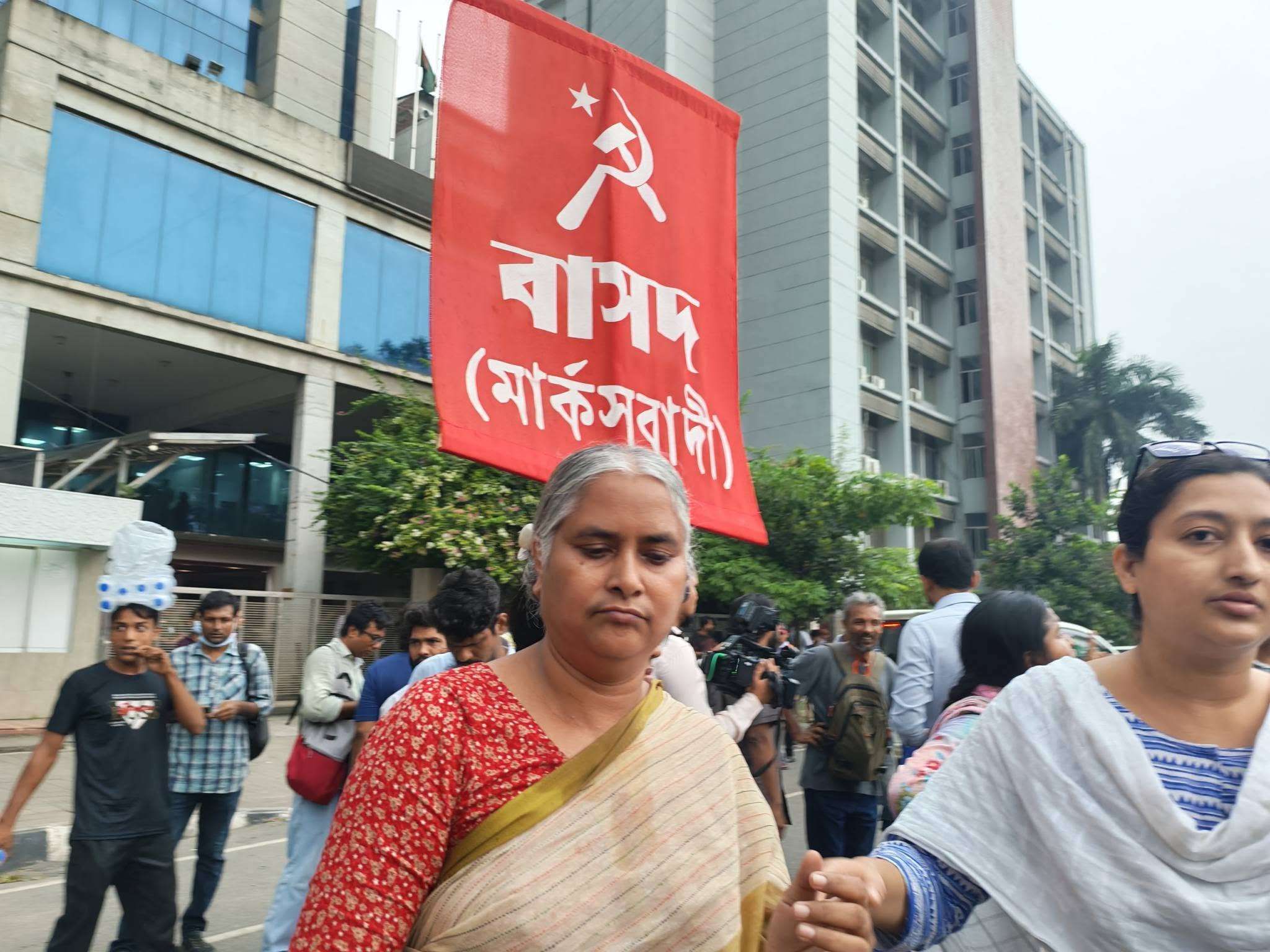 চট্টগ্রাম বন্দরের নিউমুরিং টার্মিনাল ডিপি ওয়ার্ল্ডকে দেওয়ার প্রতিবাদে রাজধানীতে বিক্ষোভে পুলিশের লাঠিপেটা