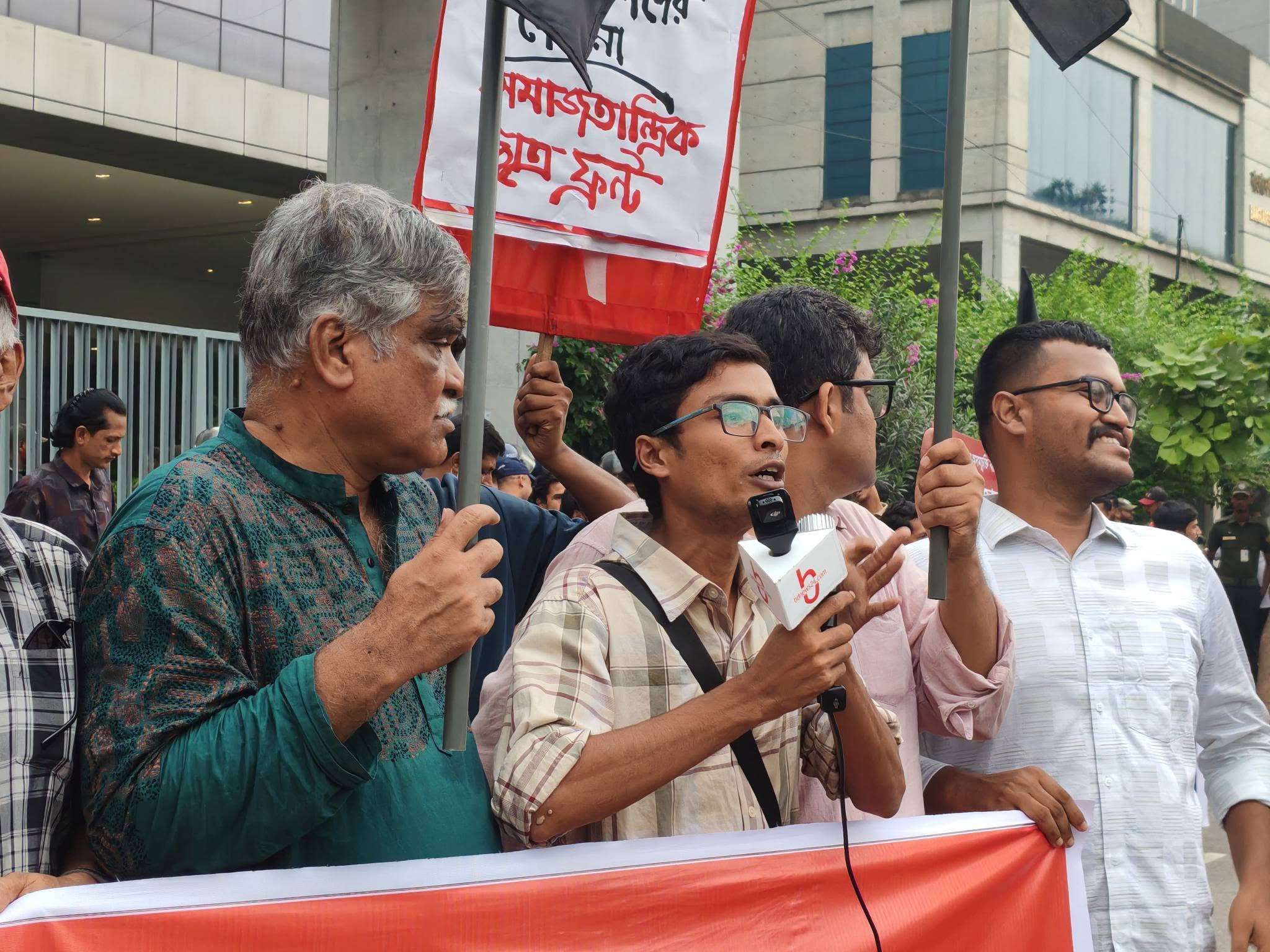 চট্টগ্রাম বন্দরের নিউমুরিং টার্মিনাল ডিপি ওয়ার্ল্ডকে দেওয়ার প্রতিবাদে রাজধানীতে বিক্ষোভে পুলিশের লাঠিপেটা