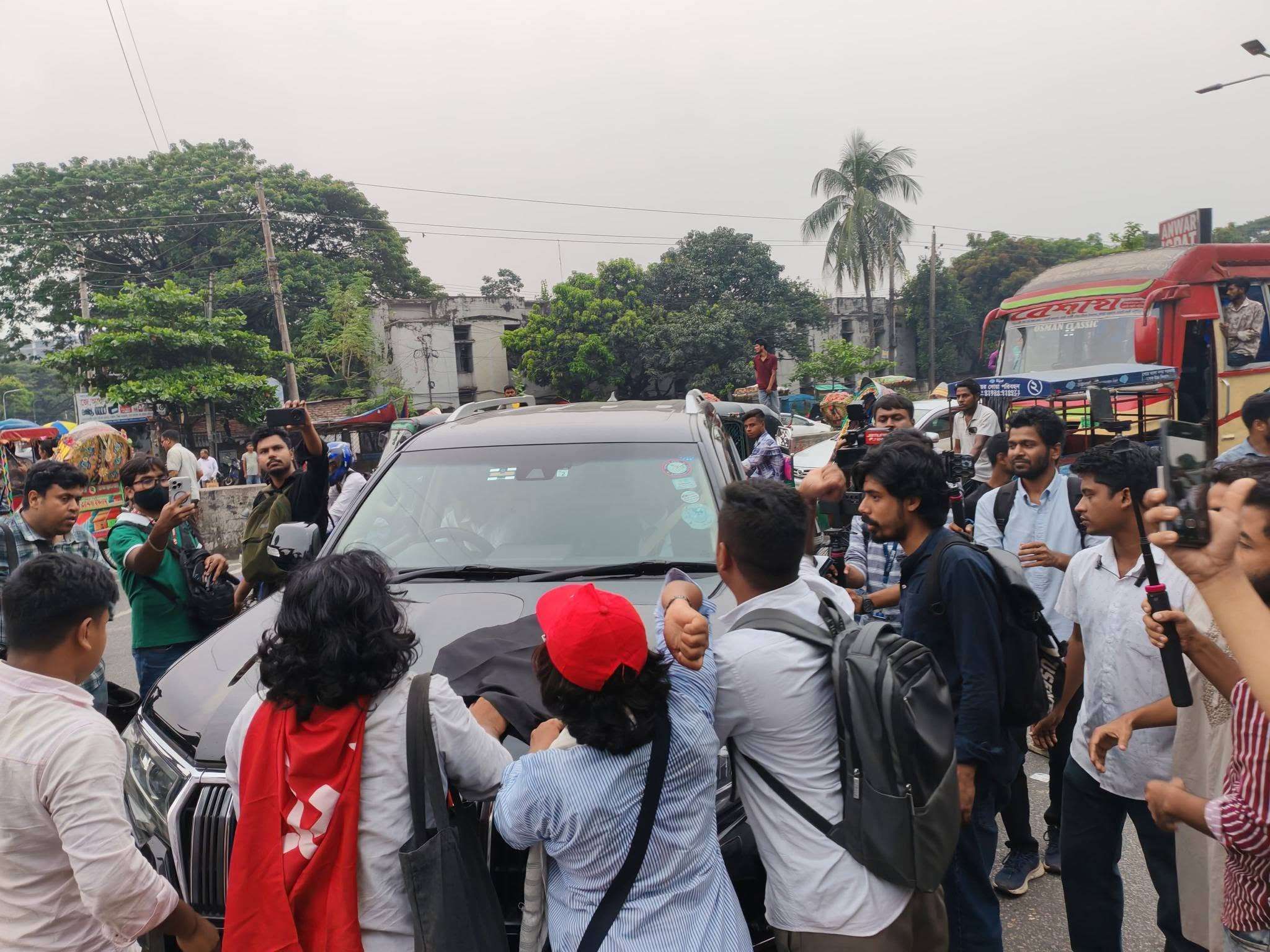 চট্টগ্রাম বন্দরের নিউমুরিং টার্মিনাল ডিপি ওয়ার্ল্ডকে দেওয়ার প্রতিবাদে রাজধানীতে বিক্ষোভে পুলিশের লাঠিপেটা